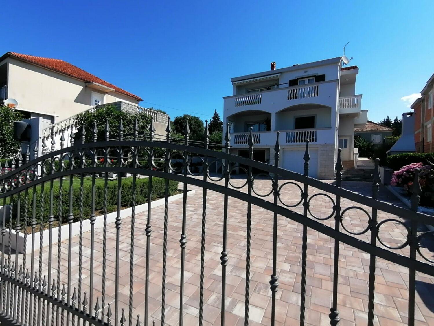Apartments Petin Задар Екстериор снимка